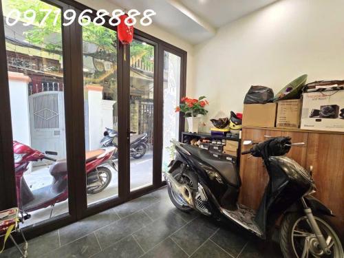 Nhà 3 tầng đẹp Hiệp Phú, cách ngã tư Thủ Đức chỉ 500m, sổ hồng chính chủ, giá hợp lý!